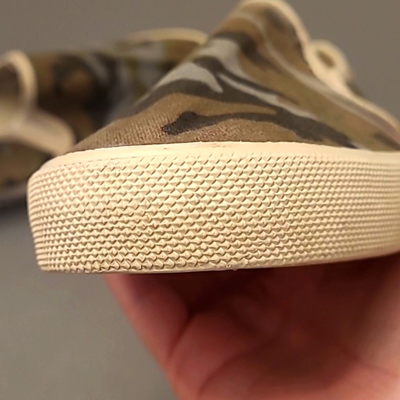 Groove Women's 7 Camo Slip-on Sneakers - Picture 10 of 14